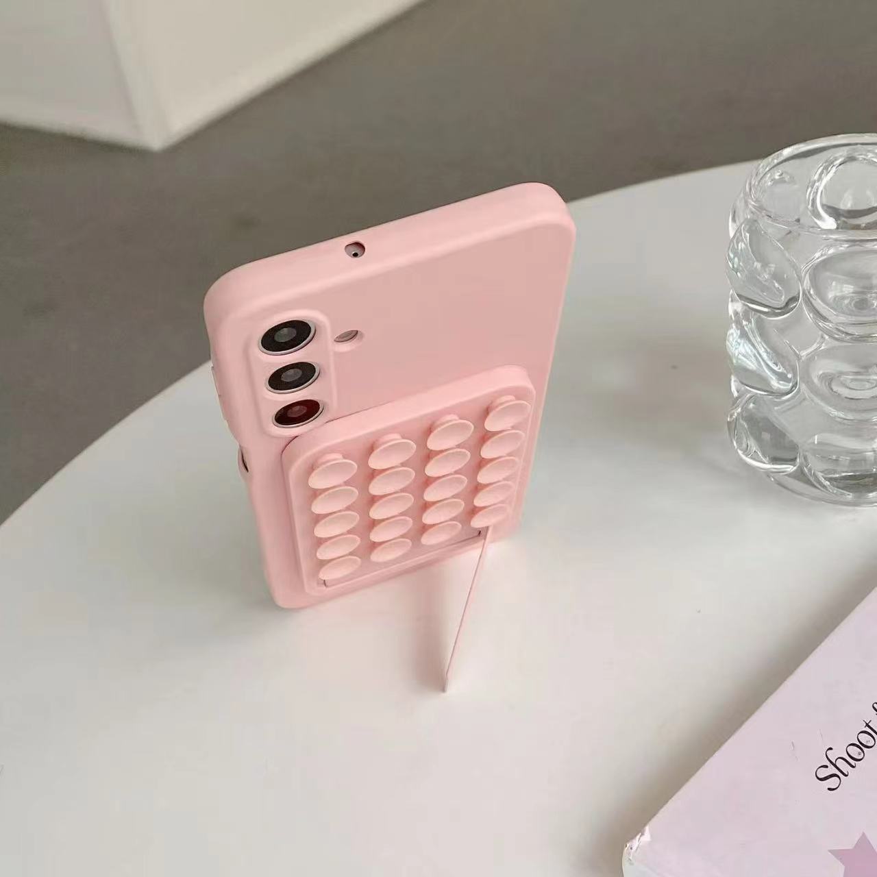 マグネット式吸盤型スマホホルダー Apple iPhone  - Phone Accessories Crochet のレビューと価格