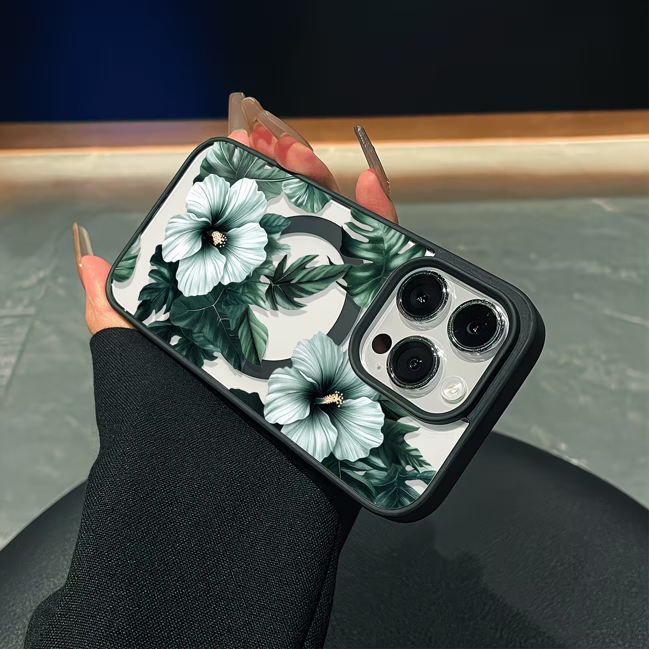 グリーンフローラルプリントのiPhoneケース iPhone - Phone Accessories Kiosk のレビューと価格